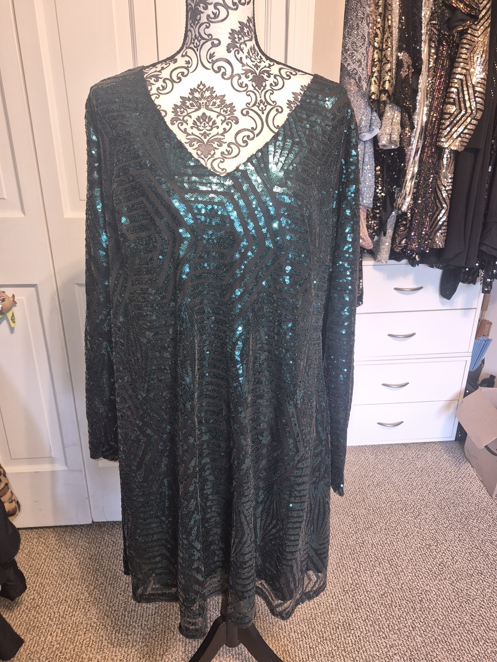 NWT City Chic Emerald Sequin V-Neck Long Sleeve Dress